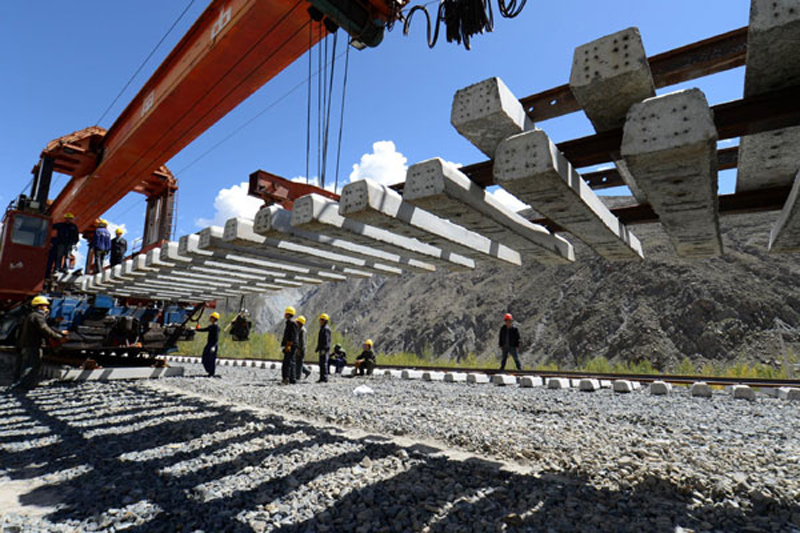 Railway-construction-from-Lhasa-to-Shigatse