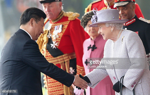 LONDON, ENGLAND - OCTOBER 20: Queen Elizabeth II shakes hands with Chinese President Xi Jinping on Horseguards Parade during the Official Ceremonial Welcome for the Chinese State Visit on October 20, 2015 in London, England. The President of the PeopleÕs Republic of China, Mr Xi Jinping and his wife, Madame Peng Liyuan, are paying a State Visit to the United Kingdom as guests of The Queen.  They will stay at Buckingham Palace and undertake engagements in London and Manchester. The last state visit paid by a Chinese President to the UK was Hu Jintao in 2005.  (Photo by Chris Jackson - WPA Pool /Getty Images)