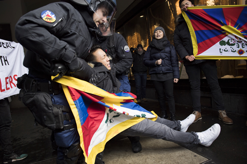 People protest for a free Tibet and against the arrival of China's President Xi Jinping  in Bern,  Switzerland, on Sunday, Jan. 15, 2017. (Anthony Anex/Keystone via AP)