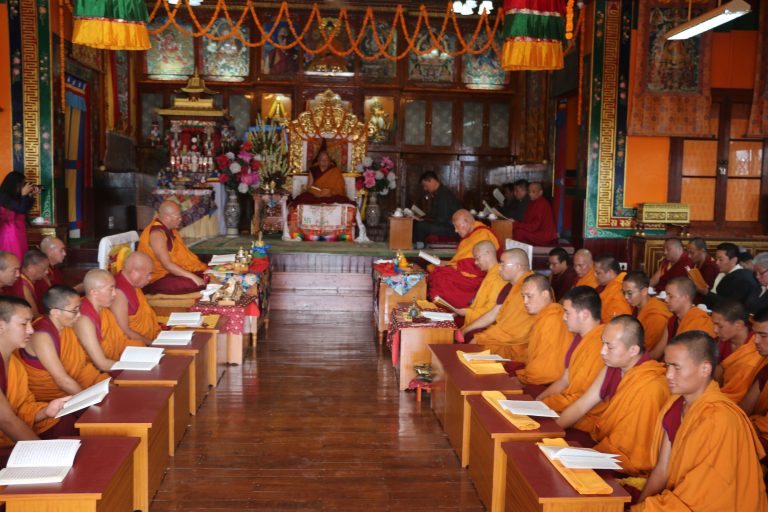 གནས་ཆུང་སྐུ་རྟེན་མཆོག་ལ་བརྟན་བཞུཊ་ཕུལ། - བོད་ཀྱི་དུས་བབ།