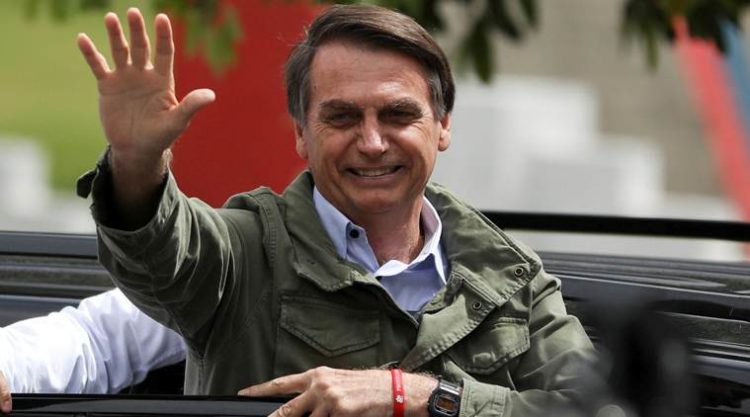 Jair Bolsonaro, far-right lawmaker and presidential candidate of the Social Liberal Party (PSL), gestures at a polling station in Rio de Janeiro, Brazil October 28, 2018. REUTERS/Pilar Olivares      TPX IMAGES OF THE DAY