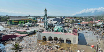 An aerial view of the Baiturrahman mosque which was hit by a tsunami, after a quake in West Palu, Central Sulawesi, Indonesia September 30, 2018 in this photo taken by Antara Foto. Antara Foto/Muhammad Adimaja/via REUTERS    ATTENTION EDITORS - THIS IMAGE HAS BEEN SUPPLIED BY A THIRD PARTY. MANDATORY CREDIT. INDONESIA OUT. NO COMMERCIAL OR EDITORIAL SALES IN INDONESIA. - RC1D4FAAABC0