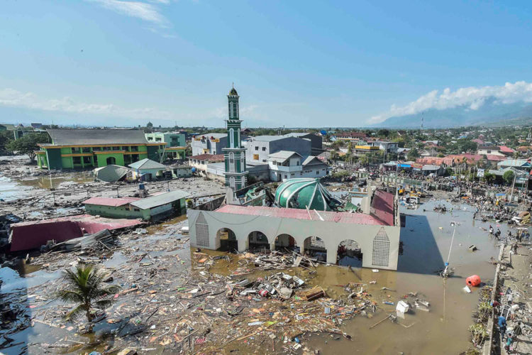 An aerial view of the Baiturrahman mosque which was hit by a tsunami, after a quake in West Palu, Central Sulawesi, Indonesia September 30, 2018 in this photo taken by Antara Foto. Antara Foto/Muhammad Adimaja/via REUTERS    ATTENTION EDITORS - THIS IMAGE HAS BEEN SUPPLIED BY A THIRD PARTY. MANDATORY CREDIT. INDONESIA OUT. NO COMMERCIAL OR EDITORIAL SALES IN INDONESIA. - RC1D4FAAABC0