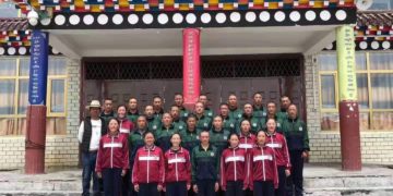 མགོ་ལོག་དར་ལག་རྫོང་སྐུ་མཁར་སེང་འབྲུག་སྟག་རྩེའི་བཅའ་སྡོད་སློབ་གྲྭ།
