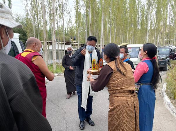 Sikyong Penpa Tsering being welcomed to Shiwa Tsel Phodrang.