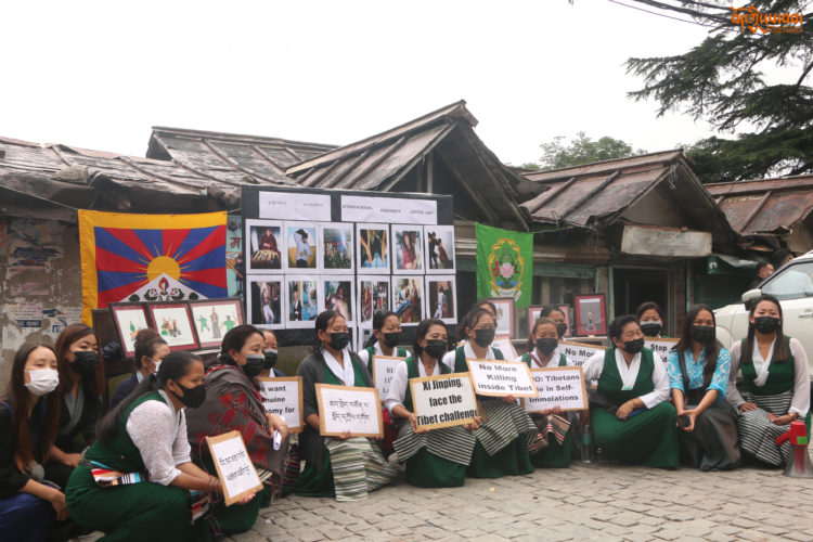 Tibetan women's Association mark International Prisoner's justice day at Mcloed Ganj, Dharamshala, August 10/2021 (Photo: Tibettimes.net)