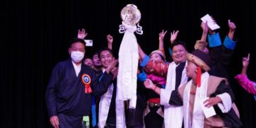 Sikyong Penpa Tsering of the Central Tibetan Administration with artists of TIPA’s Ngonpa House, the winners of Yarkyi 2021. Photo/ Jamphel Sherab/TIPA