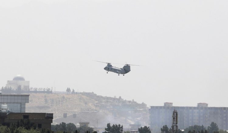 A US Chinook helicopter flies over Kabul. Photo: AP