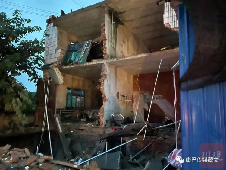 A damaged wall in Luzhou, Sichuan, after an earthquake on September 16.