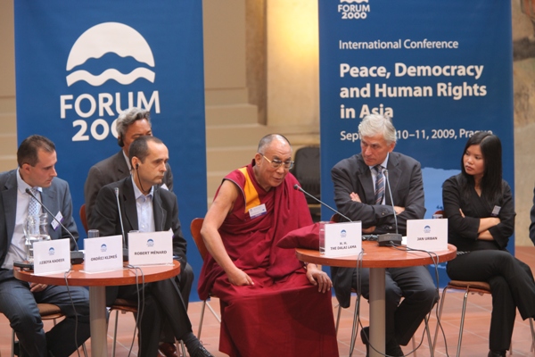 HH Dalai Lama attends Forum 2000 in Prague on December 12, 2011. Photo: demos.cz