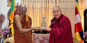 H.E. Ling Rinpoche was kindly invited for lunch with the most Venerable Makulewe Wimala Mahanayake Thero, Head of the Ramanna Order, in Meergama, Sri Lanka (28/01/2022). They enjoyed an enthusiastic discussion about Vinaya.
Photos by Tenzin Khentse