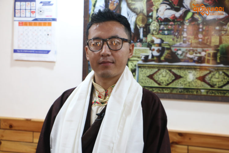 Mr. Tenzin Youten took the oath of the Southern Region Tibetan Local Justice Commissioner infront of the Pro Term Justice Commissioner Mr. Karma Damdul this morning, 10 Am. 3/01/2022. Photo: Tibettimes