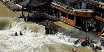 CORRECTS TOWN - Flood waters sweep through the ancient town of Feng Huang in central China’s Hunan province, Saturday, June 4, 2022. State media reported some deaths and missing in flooding in the province. (AP Photo) (Uncredited/AP)