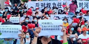 Protestors in Zhengzhou
