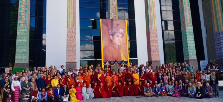 རྒྱལ་སྤྱིའི་གསང་སྔགས་རྡོ་རྗེ་ཐེག་པའི་ཚོགས་ཆེན་ཐེངས་ ༤ པ་འབྲུག་གི་རྒྱལ་ས་ཐེམ་ཕུག་ཏུ་ཚོགས། ༢༠༢༢།༡༠།༠༡-༠༤། པར་འབྲེལ་ཡོད་ནས་མཁོ་སྤྲོད་གནང་།