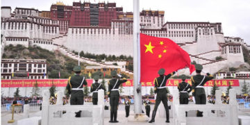 Chinese Soldiers at a flag-raising ceremony in front of the Potala Palace in Lhasa, capital of Tibet. Photo: Xinhua