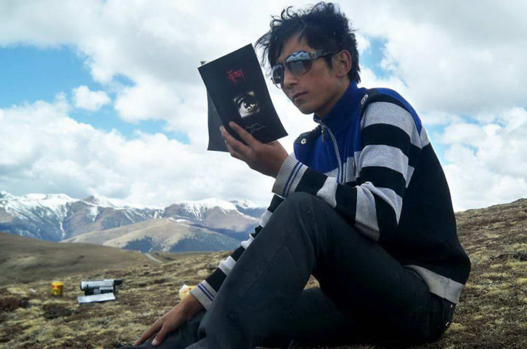 པདྨ་རིན་ཆེན་ལགས་སུ་ལོ་ ༤ བཙོན་འཇུག་ཁྲིམས་ཐག་བཅད། པར་འབྲེལ་ཡོད་ནས་འདི་གར་མཁོ་སྤྲོད་གནང་།