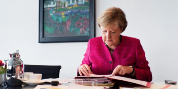 Dr. Angela Merkel, then Federal Chancellor of Germany, works in her office at the Federal Chancellery building in Berlin in 2011.  © UNHCR/Steffen Kugler