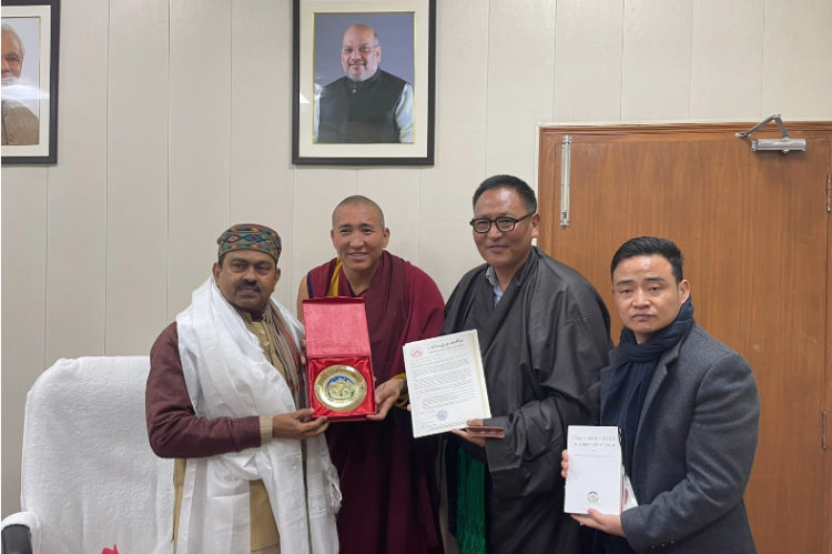 With Shri Ajay Kumar Mishra, Minister of State for Home Affairs of India. Photo:tibet.net