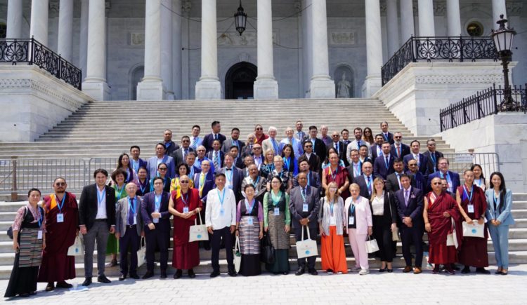 ཕྱི་ལོ་ ༢༠༢༢ ཟླ་ ༦ ཚེས་ ༢༢ ཉིན་ཨ་རིའི་རྒྱལ་ས་ཝ་ཤིང་ཊོན་ཌི་སི་རུ་རྒྱལ་སྤྱིའི་གྲོས་ཚོགས་བོད་དོན་རྒྱབ་སྐྱོར་ཚོགས་ཆེན་ཐེངས་ ༨ པ་འཚོགས།