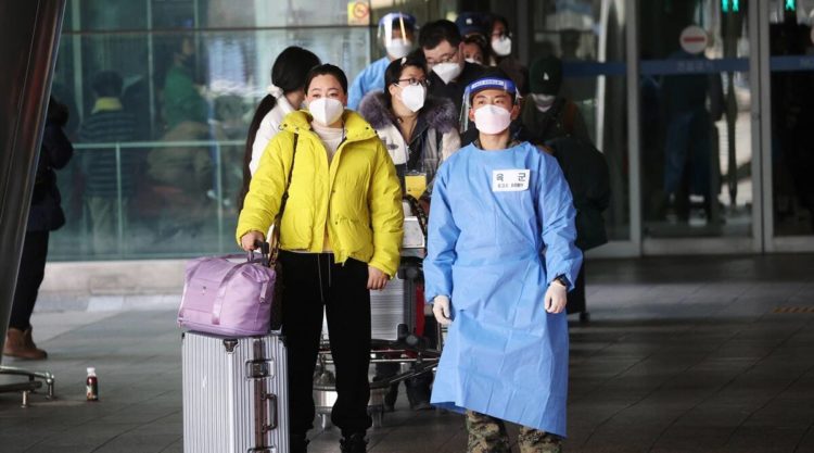 A South Korean soldier wearing personal protective equipment (PPE) leads a group of Chinese tourists for coronavirus disease testing centre upon their arrival at the Incheon International Airport in Incheon, South Korea, Jan. 4, 2023. (Reuters)