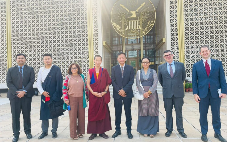 Sikyong Penpa Tsering and the members of the Tibetan Parliament’s Standing Committee with the diplomats of the US Embassy, Photo : TibetDotNet
