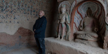 Wang Weidong, Deputy Director of Zhangye Cultural Relics Research and Management Institute. 张掖市文物研究管理所副所长王卫东 © 李隽辉 / Greenpeace / 华风创新