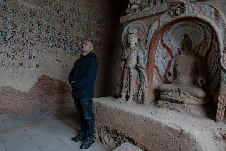 Wang Weidong, Deputy Director of Zhangye Cultural Relics Research and Management Institute. 张掖市文物研究管理所副所长王卫东 © 李隽辉 / Greenpeace / 华风创新