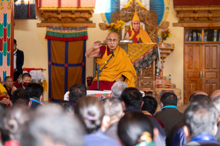 ༧གོང་ས་མཆོག་གིས་དབུས་གཙང་ཆོལ་ཁའི་འགན་ལྷན་ཚོགས་བཅར་བ་བཀའ་སློབ་བསྩལ། དགའ་ལྡན་ཕོ་བྲང་གི་སྐུ་པར།