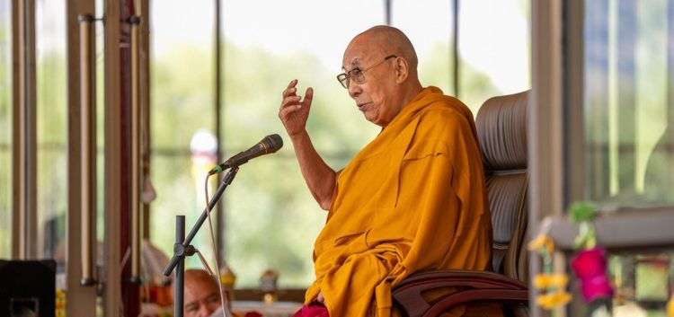 དཔལ་ལྡན་དགའ་ལྡན་ཕོ་བྲང་གི་སྐུ་པར།