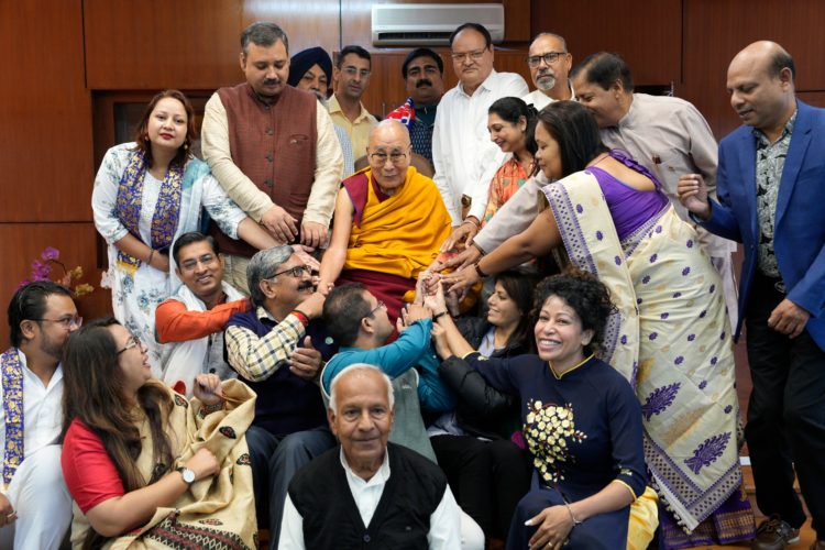 དགའ་ལྡན་ཕོ་བྲང་གི་སྐུ་པར།