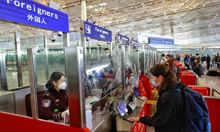 Passengers line up at border checkpoints at Beijing Capital International Airport on January 8, 2022. Photo:Globa Times
