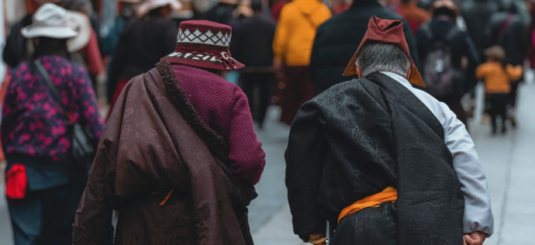 "Vocational training” programmes threaten Tibetan identity, carry risk of forced labour, say UN experts.© Unsplash/Aden Lao