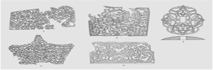 དཔེ་རིས། ༡༧ བོད་པའི་དངུལ་གྱི་མཛེས་རྒྱན། (མཚོ་སྔོན་གཏེར་ལམ་ས་ཁུལ་གྱི་རིི་ཧའེ་དུར་ས་རུ་རྙེད།) ༡) བྱ་མེ་ལྕེབས་ཀྱི་གཟུགས་བརྙན་འཁོད་པའི་དངུལ་ལེབ། ༢) རྩི་ཤིང་རི་མོས་བརྒྱན་པའི་བྱང་བུ། ༣) ཁ་ལྡོག་ཕྱོགས་སུ་རྩི་ཤིང་རི་མོས་བརྒྱན་པའི་བྱང་བུ་ཞིག