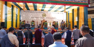བོད་ཀྱི་ཟློས་གར་ཁང་དུ་གཞོན་ནུ་ལྷན་ཚོགས་དབུ་བརྙེས་ནས་ལོ་ངོ་ ༥༣ འཁོར་བའི་མཛད་སྒོ་འཚོགས། ༢༠༢༣།༡༠།༠༧ སྤྱི་འཐུས་ཀྱི་པར།