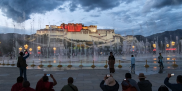 People take photographs of the musical fountain at Potala Palace Square in Lhasa, Tibet, on 27 June 2023. (CNS)