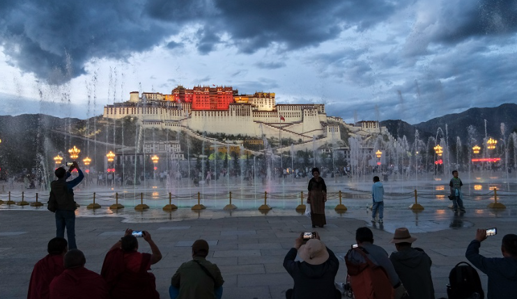 People take photographs of the musical fountain at Potala Palace Square in Lhasa, Tibet, on 27 June 2023. (CNS)