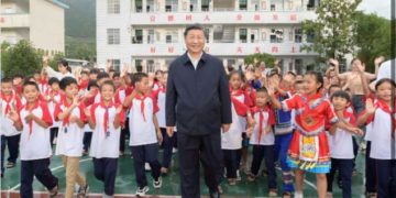 རྒྱ་ནག་གི་མགོ་འཁྲིད་ཞི་ཅིན་ཕིང་དང་སློབ་ཆུང་གི་སློབ་ཕྲུག དྲ་ལམ་གྱི་པར།