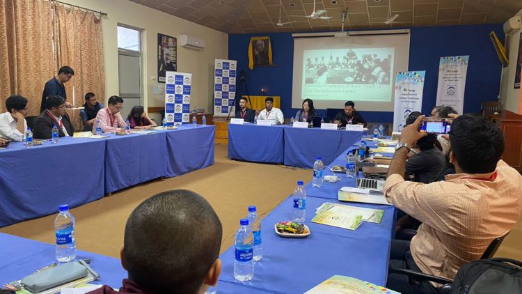 སཱ་ར་མཐོ་སློབ་ཏུ་རྒྱ་གར་ན་གཞོན་ཉམས་ཞིབ་པའི་ཚོགས་འདུ་དབུ་འཛུགས། བོད་ཀྱི་དུས་བབ་གསར་ཁང་གི་པར། ཕྱི་ལོ་ ༢༠༢༣ ཟླ་ ༡༠ ཚེས་ ༦ ཉིན།