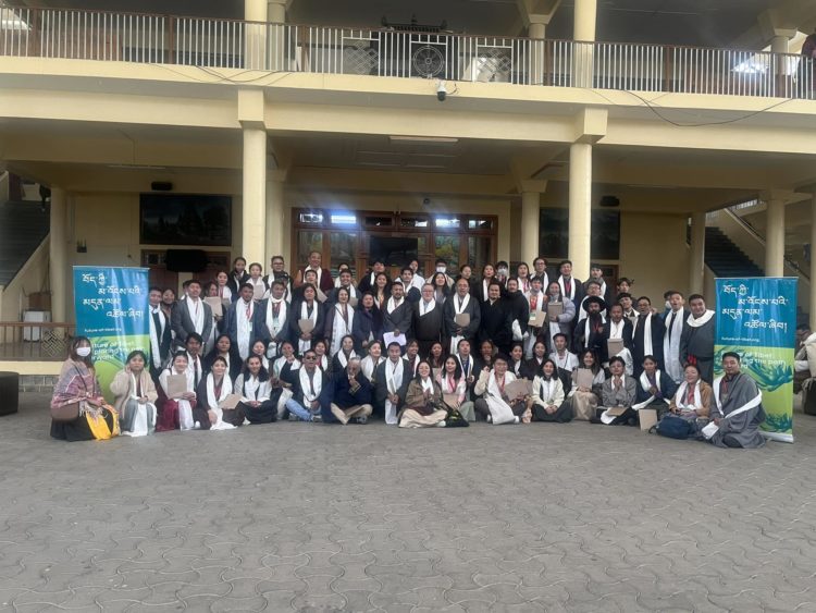 ༧གོང་ས་རྒྱལ་བ་རིན་པོ་ཆེ་མཆོག་གིས་བོད་ཀྱི་མ་འོངས་མདུན་ལམ་གྱི་ཚོགས་བཅར་བ་ཡོངས་ལ་མཇལ་ཁ་དང་བཀའ་སློབ་བསྩལ།
བོད་ཀྱི་དུས་བབ་ཀྱི་པར། ཕྱི་ལོ་ ༢༠༢༣ ཟླ་ ༡༡ ཚེས་ ༡༠ ཉིན།