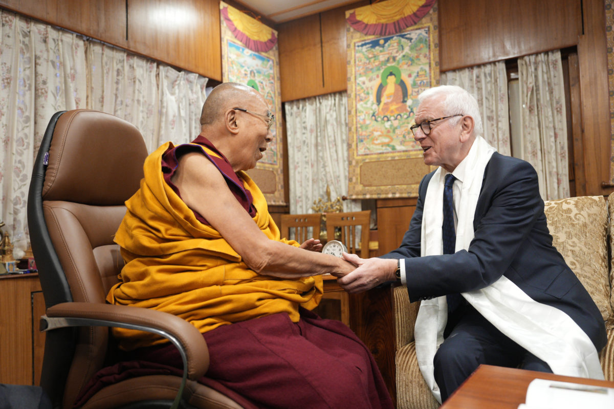 ༧གོང་ས་མཆོག་གི་ཡུ་རོབ་གྲོས་ཚོགས་ཀྱི་ཚོགས་གཙོ་ཟུར་བར་མཇལ་ཁ་བསྩལ།