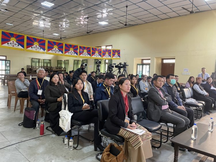 དྷ་ས་འཛིན་སྐྱོང་སྦྱོང་བརྡར་བསྟི་གནས་ཁང་དུ་བོད་དོན་ཞུ་གཏུག་ལས་འགུལ་སྤེལ་ཕྱོགས་ཀྱི་ཐབས་བྱུས་ཚོགས་འདུ་དང་ཟབ་སྦྱོང་འཚོག་བཞིན་པ། ༢༠༢༣།༡༡།༡༣ དུས་བབ་ཀྱི་པར།