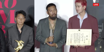 འཁྲབ་སྟོན་པ་སྦྱིན་པ་རྒྱ་མཚོ་སོགས། ༢༠༢༣ ལོའི་ཊོག་ཡོའི་གློག་བརྙན་དུས་སྟོན་སྐབས། ༢༠༢༣། ༡༡། ༡ དྲ་ལམ་གྱི་པར།