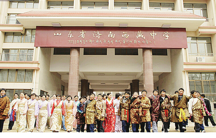 ཧྲན་ཏུང་ཞིང་ཆེན་ཅི་ནན་བོད་ལྗོངས་སློབ་འབྲིང་། དྲ་ལམ་གྱི་པར། ༢༠༡༥།༠༩།༡༨