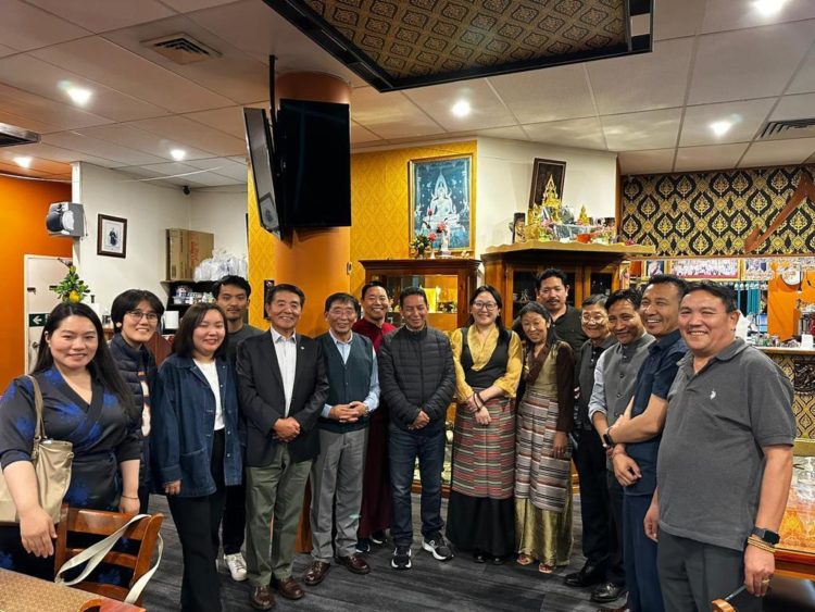 Kalon with the former representatives of Office of Tibet, Canberra and leaders of the Canberra Tibetan community