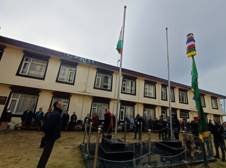 བོད་མིའི་སྒྲིག་འཛུགས་ནས་རྒྱ་གར་སྤྱི་མཐུན་རྒྱལ་ཁབ་དབུ་བརྙེས་པའི་དུས་དྲན་ ༧༥ པ་སྲུང་གཙི་གནང་།
