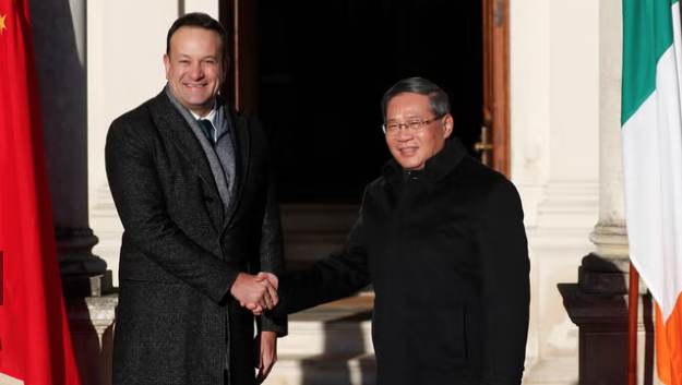 Chinese Premier Li Qiang, right, is greeted by Ireland's Prime Minister Leo Varadkar at Farmleigh House on Wednesday, Jan. 17, 2024.Photo:INDEPENDENT