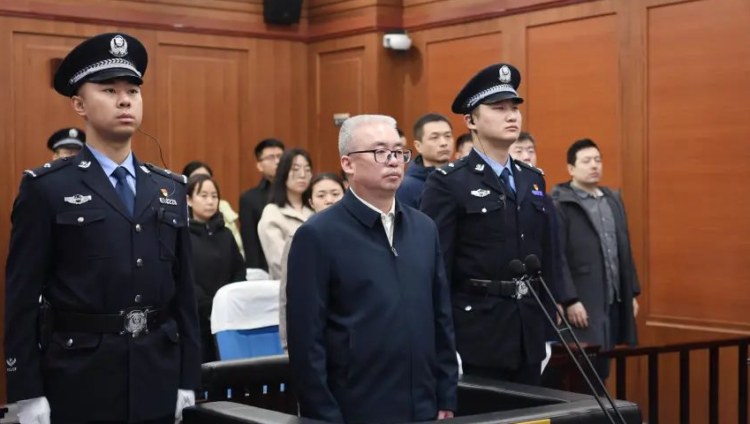 ཀྲང་ཡུང་ཙེ་ལ་ཁྲིམས་ར་བསྡུས་ཏེ་ལོ་བཅུ་བཞི་ཡི་ཁྲིམས་ཐག་བཅད་པ། དྲ་ལམ་གྱི་པར།