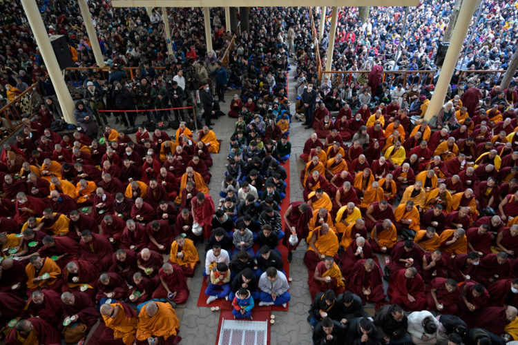 ཐེག་ཆེན་ཆོས་གླིང་གཙུག་ལག་ཁང་དུ་ཕྱི་ནང་གི་སེར་སྐྱ་མི་མང་སྟོག་ཕྲག་འགས་གསུང་ཆོས་ཞུས། དུས་བབ་ཀྱི་པར། ༢༠༢༤།༠༢།༢༤