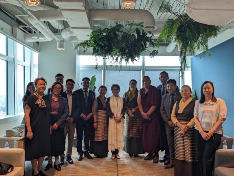 ཐའེ་ཝན་སྲིན་འཛིན་གཞོན་པ་Ms. Hsiao Bi-Khim མཆོག་དང་མཇལ་བ། ༢༠༢༤།༠༥།༡༩ སྤྱི་འཐུས་ཀྱི་ངོ་དེབ་ཀྱི་པར།